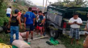 Camioneta arrolla a grupo de personas, un muerto y dos lesionados Camioneta arrolla a grupo de personas, un muerto y dos lesionados