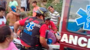 Camioneta arrolla a grupo de personas, un muerto y dos lesionados Camioneta arrolla a grupo de personas, un muerto y dos lesionados