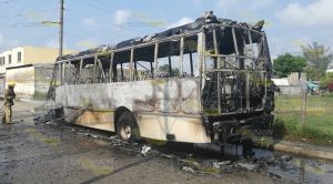 Camión de pasajeros quedó reducido a chatarra en Tuxpan Camión de pasajeros quedó reducido a chatarra en Tuxpan