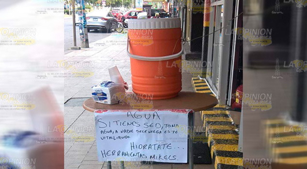 Ciudadanos combaten ola de calor en Poza Rica Ciudadanos combaten la ola de calor en Poza Rica