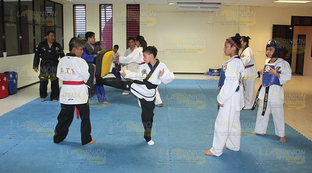 Cuatro Taekwondoínes representan a Poza Rica Cuatro Taekwondoínes representan a Poza Rica