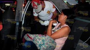 Dos mujeres lastimadas en colisión; taxi choca por alcance Dos mujeres lastimadas en colisión; taxi choca por alcance