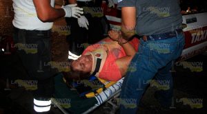 Dos mujeres lastimadas en colisión; taxi choca por alcance Dos mujeres lastimadas en colisión; taxi choca por alcance