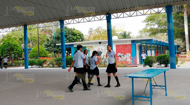 En escuelas de Tuxpan toman medidas por altas temperaturas