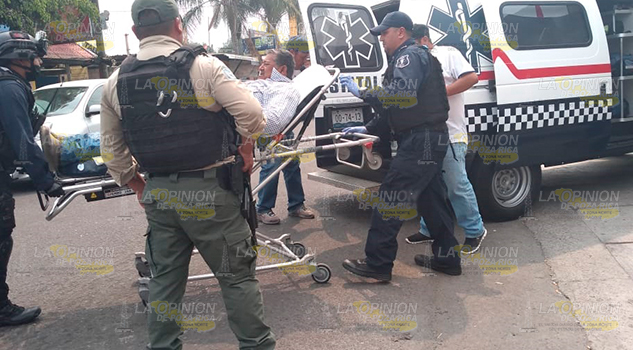 Huye de asaltantes en camión del servicio urbano de Xalapa Huye de asaltantes en camión del servicio urbano de Xalapa