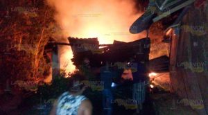 Incendio acaba con humilde vivienda en Xicotepec de Juárez