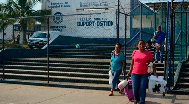 Investigan presunta fosa clandestina en penal de Coatzacoalcos Investigan presunta fosa clandestina en penal de Coatzacoalcos