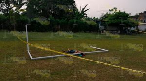Lo ahorcaron con una portería en La Bomba, Tihuatlán Lo ahorcar el tubo metálico de una portería en La Bomba, Tihuatlán