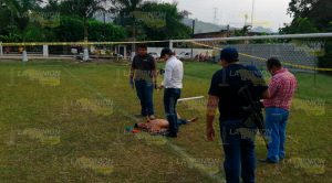 Lo ahorcaron con una portería en La Bomba, Tihuatlán Lo ahorcar el tubo metálico de una portería en La Bomba, Tihuatlán