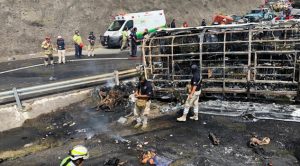 Tragedia en Maltrata; camión con peregrinos vuelca y arde en llamas Tragedia en Maltrata; camión con peregrinos vuelca y arde en llamas