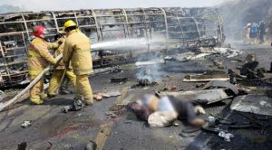 Tragedia en Maltrata; camión con peregrinos vuelca y arde en llamas Tragedia en Maltrata; camión con peregrinos vuelca y arde en llamas