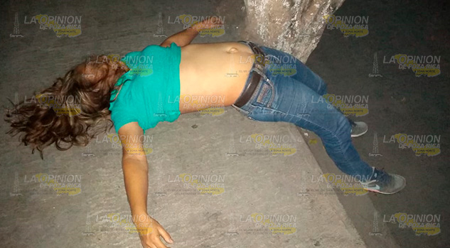 Mujer muere afuera de un hospital en Poza Rica Mujer muere afuera de un hospital en Poza Rica (2)