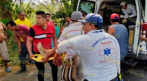 Pareja grave por volcadura sobre la Alazán - Canoas Pareja grave por volcadura sobre la Alazán - Canoas