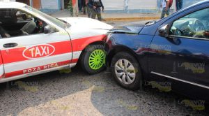 Pasajera lesionada al chocar Gol contra taxi Pasajera lesionada al chocar Gol contra taxi