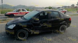 Pipa impacta a un automóvil en Tuxpan Pipa impacta a un automóvil en Tuxpan