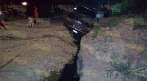 Por poco se mata al caer a peligrosa excavación en Álamo Por poco se mata al caer a peligrosa excavación en Álamo