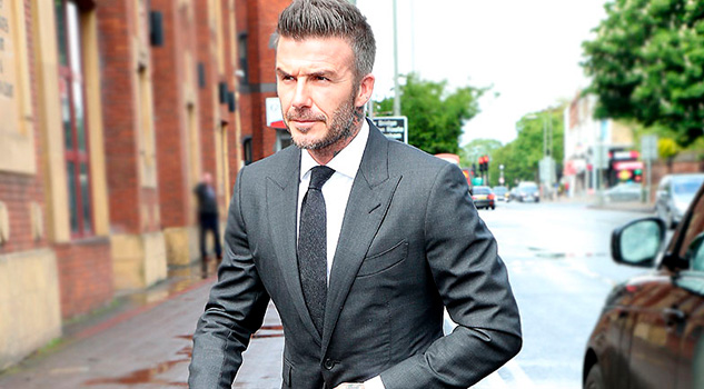 Retiran licencia de conducir a David Beckham por utilizar el móvil al volante Retiran licencia de conducir a David Beckham por utilizar el móvil al volante
