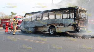 Se incendia un autobús de la línea Hola en la Tuxpan - Tampico Se incendia un autobús de la línea Hola en la Tuxpan - Tampico