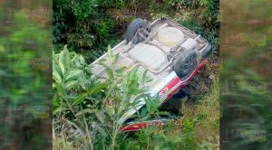 Se salva tras dramática volcadura sobre el camino Entabladero - Melchor Ocampo Se salva tras dramática volcadura sobre el camino Entabladero - Melchor Ocampo