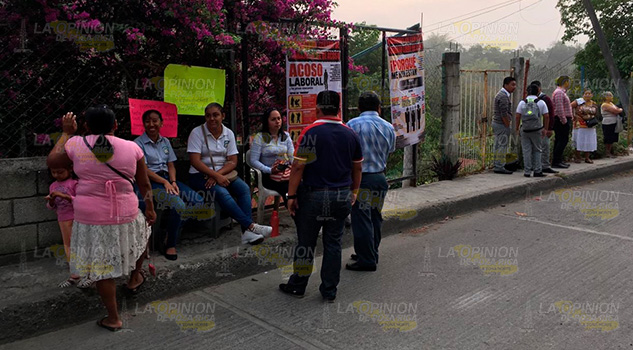 Secundaria de Papantla lleva una semana sin clases