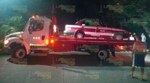 Taxi embiste a motociclista, lo manda al hospital del Totonacapan Taxi embiste a motociclista, lo manda al hospital del Totonacapan