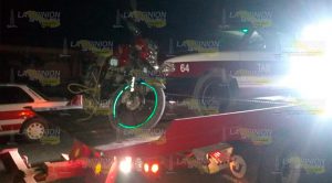 Taxi embiste a motociclista, lo manda al hospital del Totonacapan Taxi embiste a motociclista, lo manda al hospital del Totonacapan