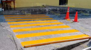 Tránsito estatal baliza primer cuadro de la ciudad de Coyutla Tránsito estatal baliza primer cuadro de la ciudad de Coyutla