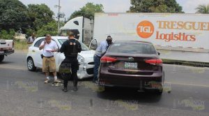 Cruzó sin precaución; encontronazo frente a Gran Patio en Poza Rica