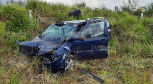 ¡Se acabo la fiesta! Tres músicos heridos al volcar camioneta