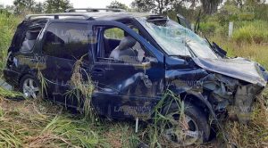 ¡Se acabo la fiesta! Tres músicos heridos al volcar camioneta