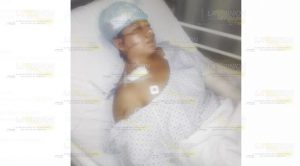 A machetazos le cercena la mano a su mujer y le desfigura el rostro