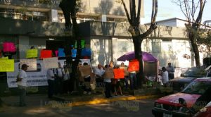 Protestan trabajadores del ISSSTE