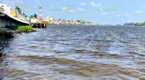 El río Tuxpan se tornó rojizo y genera expectación El río Tuxpan se tornó rojizo y genera expectación