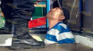 Riñen en una gasolinera