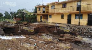 Por lluvias, se abre la tierra en Xalapa