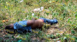 Muere trailero en aparatosa volcadura en la federal Tuxpan-Tampico