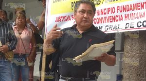 Con plantones, exigen al alcalde de Tuxpan que cumpla con obras en Alto Lucero