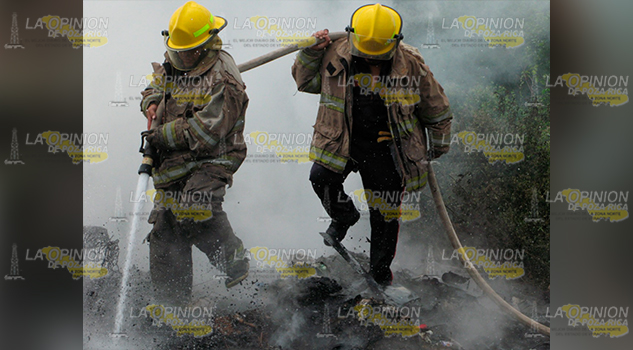Bomberos de Tuxpan, en jornadas extenuantes
