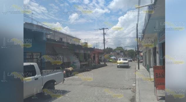 Pistola en mano, ladrón atraca negocio en el centro de Entabladero