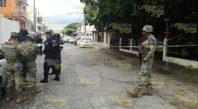 Plagian a maestro en Tuxpan