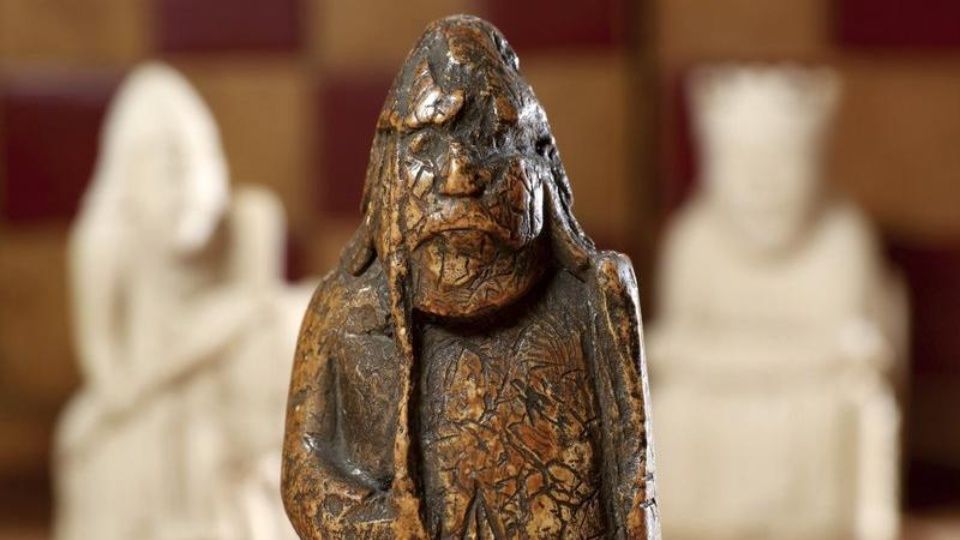 Identifican pieza de ajedrez Lewis de la era vikinga