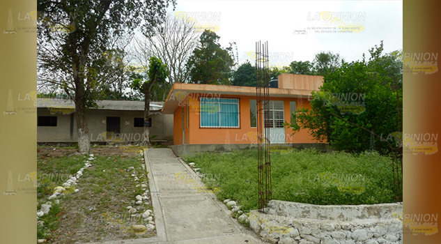 ¡Casa de salud sin médico! por años ha estado abandonada