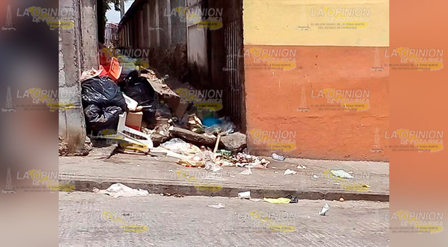 Sancionarán a quien tire basura, atrás del auditorio municipal