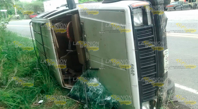 2 lesionadas en volcadura sobre la carretera federal 180 Matamoros-Puerto Juarez