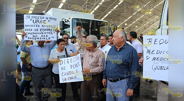 “Nos dejan morir como animales”: Jubilados de Pemex