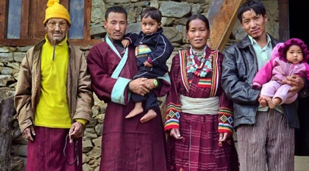 Con tres maridos, mujer nepalí se declara como la mas feliz del mundo