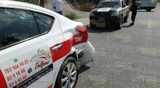 ¡Da vuelta en U y provoca choque!