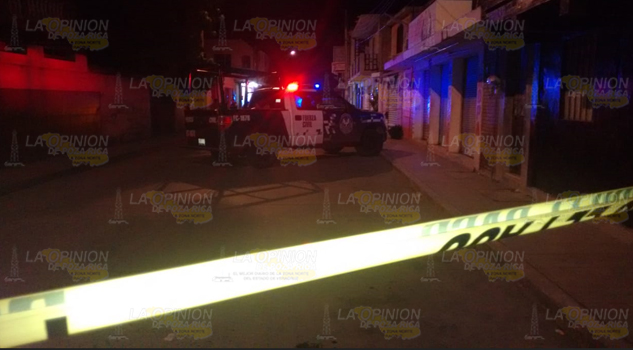 Le cortan las manos y lo tiran en la calle