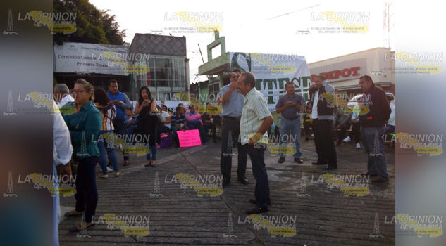 Toman primarias, demandan restituir a trabajadores