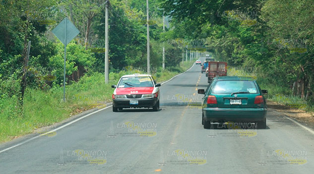 Arrojan piedras a vehículos que circulan en la vía 180 Arrojan piedras a vehículos que circulan en la vía 180